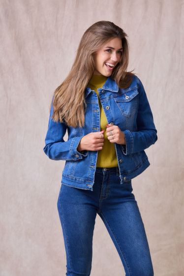 Großhändler ANA & LUCY - Ausgebleichte Jeansjacke (große Größe) – ANA & LUCY