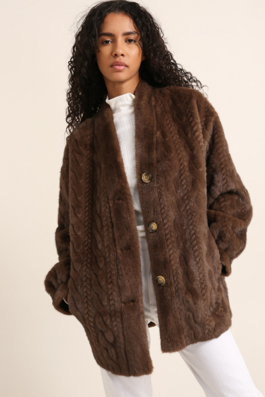 Wholesaler Attentif - Thick faux fur cable vest