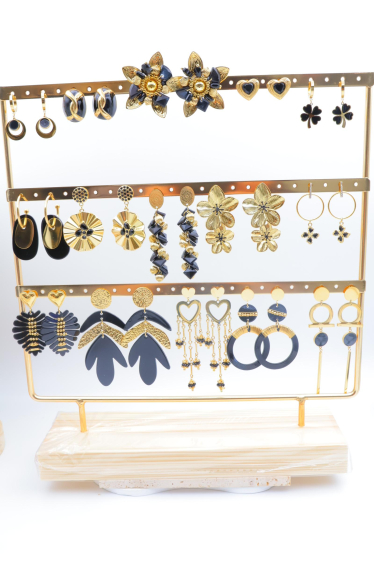 Wholesaler Beli & Jolie - Set of 15 earrings with display