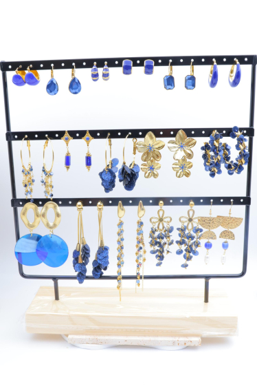 Wholesaler Beli & Jolie - Set of 16 earrings with display