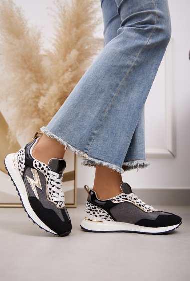 Wholesaler Belle Women - Leopard print sneaker with gold lightning bolt on the side