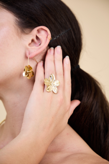 Grossiste Bellissima - Bague Ajustable en Acier Inoxydable avec Design de Fleur Élégante