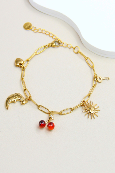 Mayorista Bellissima - Pulsera con charm de estrella, luna y corazón de cereza en acero inoxidable - Celestial Sparkle