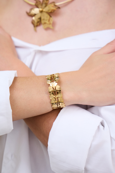 Grossiste Bellissima - Bracelet Jonc Ajustable en Acier Inoxydable avec Design Ginkgo