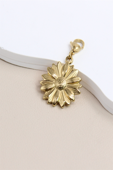 Wholesaler Bellissima - Stainless Steel Pendant with Flower Design