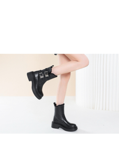 Wholesaler Bello Star - leather ankle boot with double silver buckle