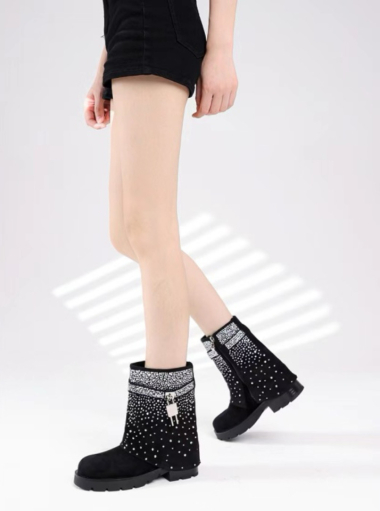 Grossiste Bello Star - BOTTINES EN SIMILI DAIM AVEC DES STRASS