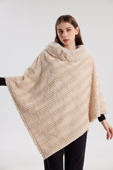 Grossiste Best Fashion - poncho fourrue autour du col