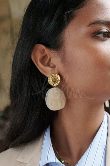 Grossiste Bohm - Boucles pendantes Adélaïde - fleur texturée et pièce en acétate