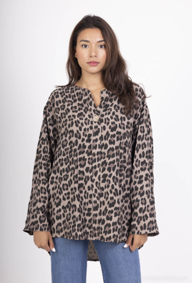 Mayorista C'Belle - Camisa con estampado de leopardo y un botón en la parte delantera