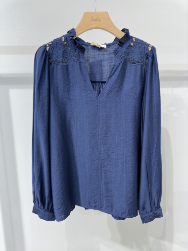 Wholesaler Seelly - Lace blouse on the shoulders