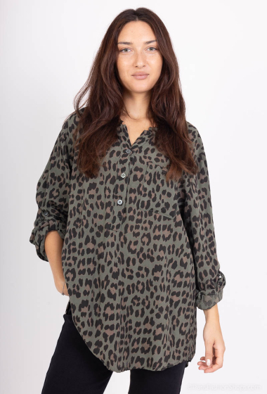 Wholesaler Chana Mod - Leopard print shirt with 3 buttons at the front