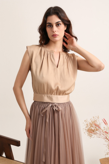 Wholesaler Choklate - Shiny crop-top and its bow in the back (S-M-L)