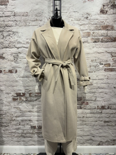 Wholesaler FOLIE LOOK - Elegant lined coat with belts and two front pockets