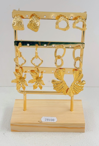 Wholesaler Ella Ella - Lot of earrings without display