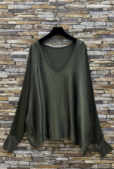 Wholesaler Elle Style - LUCY blouse, flowing and romantic, satiny front, long sleeves.