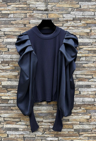 Wholesaler Elle Style - AYO top with very chic and romantic satin sleeve