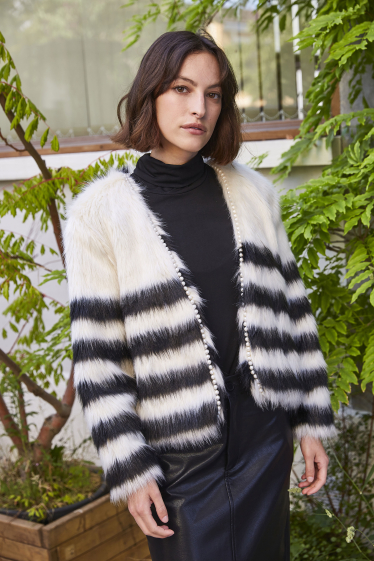 Wholesaler ELLI WHITE - Striped fur jacket with pearls