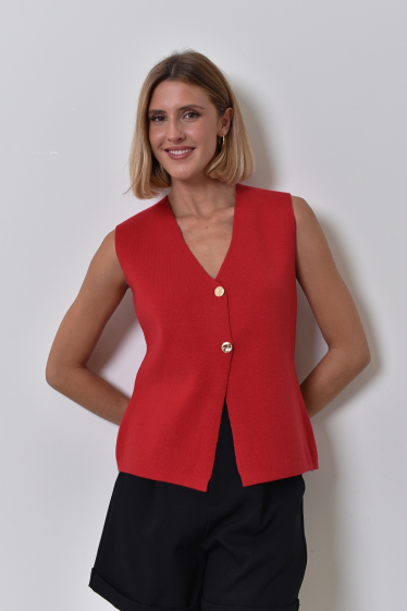 Wholesaler Feelkoo - Knitted vest with gold buttons