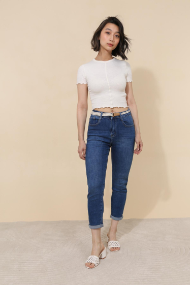 Großhändler G-Smack - Blaue Mom-Fit-Jeans mit Gürtel