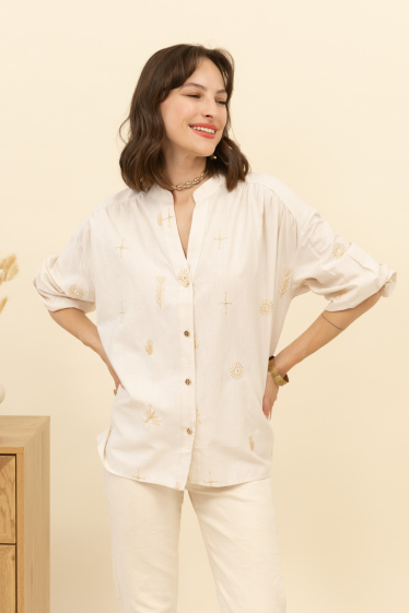 Grossiste Inspiration Studio - Blouse en coton avec motifs brodés.