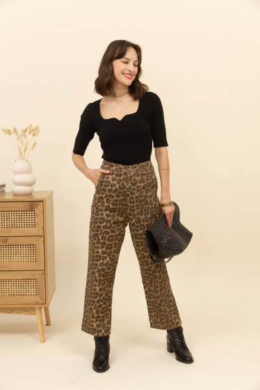 Mayorista Inspiration Studio - Pantalón de algodón con estampado de leopardo.