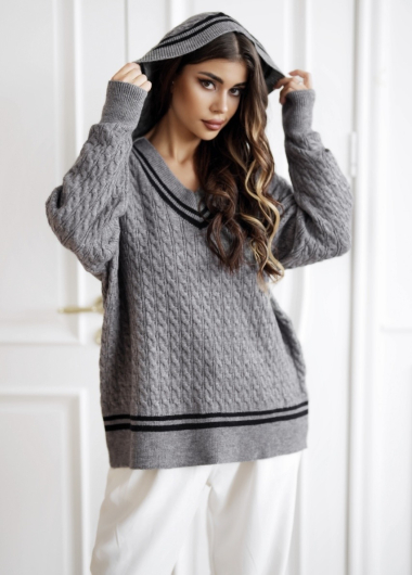 Wholesaler ISSYMA - Oversized hooded sweater with contrasting V-neck