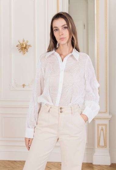 Grossiste J&H Fashion - Chemise semi-transparente oversize avec broderie effet fleur en relief 3D