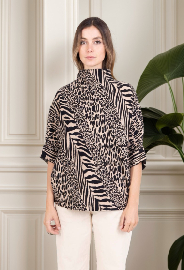 Grossiste J&H Fashion - Pull overzise manche court en maille avec imprimé léopard / zébré col montant