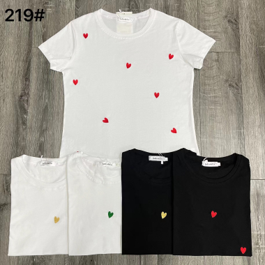 Wholesaler Jolio & Co - Heart embroidered T-shirt