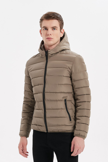 Wholesaler KYMAXX - Plain quilted down jacket with fixed hood and long sleeves