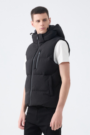 Wholesaler KYMAXX - Plain sleeveless down jackets with removable hood