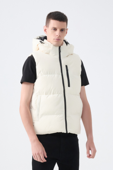 Wholesaler KYMAXX - Plain sleeveless down jackets with removable hood