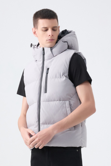 Wholesaler KYMAXX - Plain sleeveless down jackets with removable hood