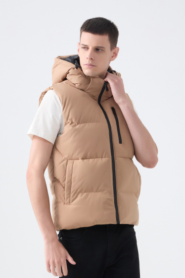 Wholesaler KYMAXX - Plain sleeveless down jackets with removable hood