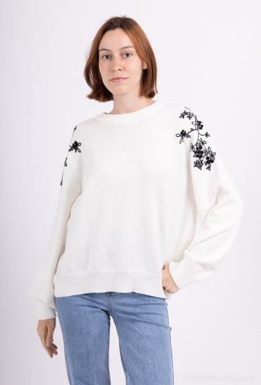 Grossiste Les Bonnes Copines - Pull col rond avec motif fleurs