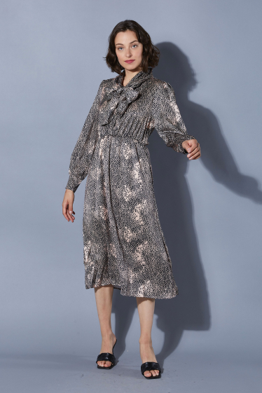 Wholesaler Lily White - Long printed shirt dress with pussy-bow collar