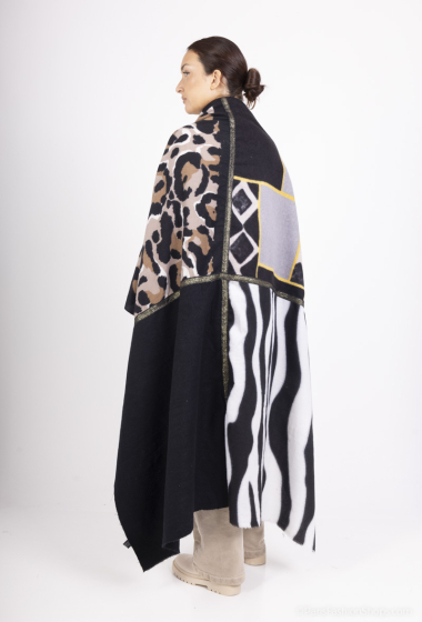 Wholesaler LINETA - GC-3 Large square scarf 4 in 1 leopard pattern