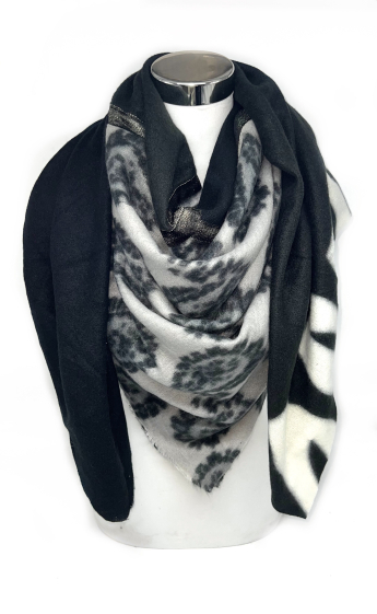 Wholesaler LINETA - GC-3 Large square scarf 4 in 1 leopard pattern