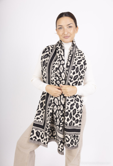 Wholesaler LINETA - Soft thick scarves with leopard patterns