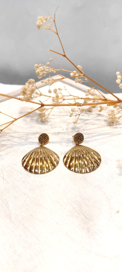 Wholesaler Lolo & Yaya - Scallop shell earrings in stainless steel