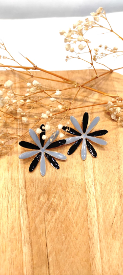 Wholesaler Lolo & Yaya - Cecile enamel flower earrings in stainless steel