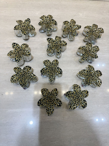 Wholesaler Lolo & Yaya - Pack of 12pcs large leopard hair clips, unit €1.25