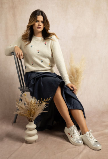 Wholesaler LUMINE - Long sleeve sweater with small flower embroidery