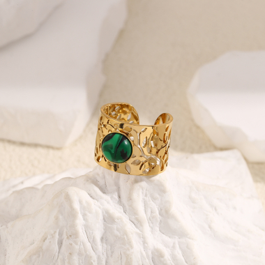 Grossiste Eclat Paris - Bague Dorée Large Motif Feuilles Creuses Avec Pierre Malachite