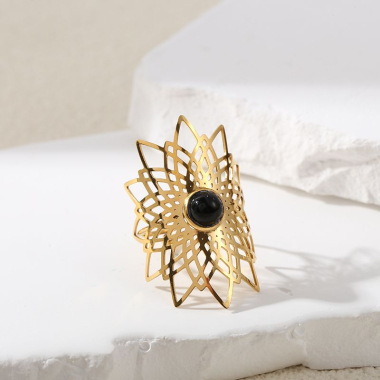 Grossiste Eclat Paris - Bague Dorée Motif Fleurs Multicouches Avec Pierre Noire