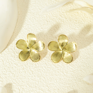 Wholesaler Eclat Paris - Gold Earrings Flower 5 petals