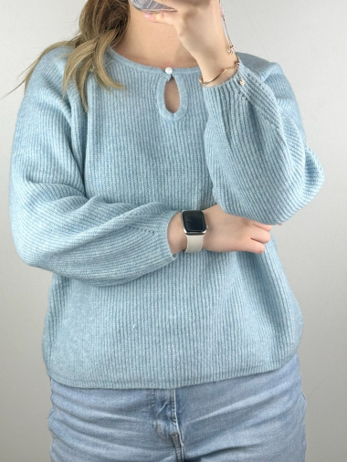 Wholesaler M&D FASHION - Long-sleeved chunky knit sweater with button detail at the collar