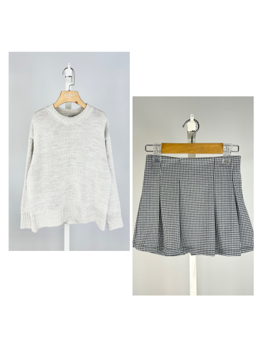 Grossiste Mini Mignon Paris - Ensemble pull chaud et jupe-short plissée pour fille