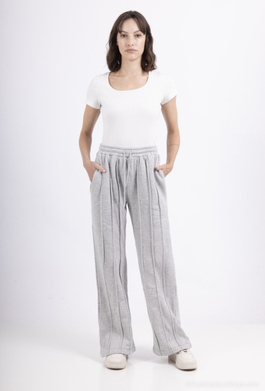 Wholesaler MOZZAAR FOREVER - Comfortable women's jogging pants with 3 front pleats